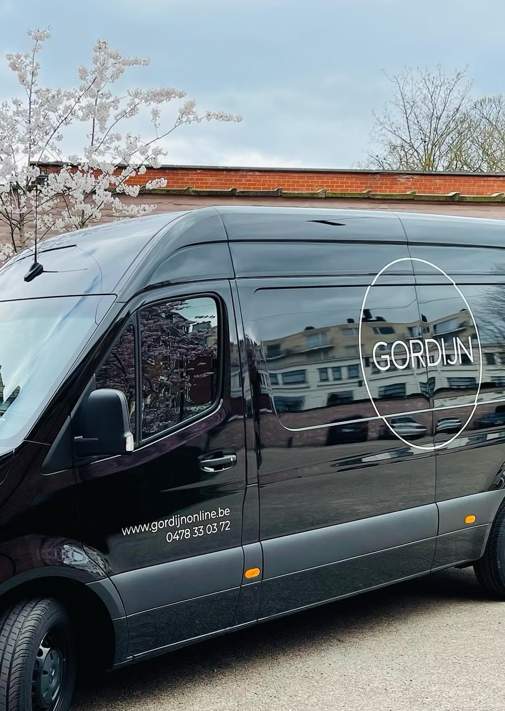 Bestelwagen van Gordijn Online voor service en advies aan huis